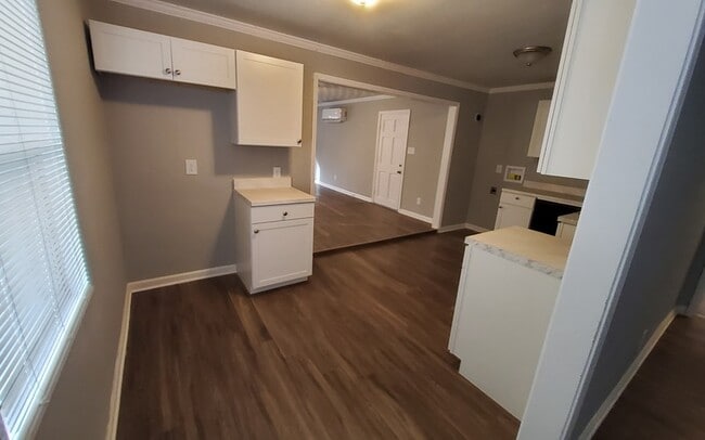 Building Photo - 4873 Verne Rd