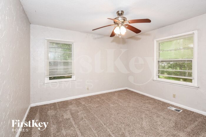 Building Photo - 3960 Hillside Ln