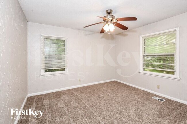 Building Photo - 3960 Hillside Ln
