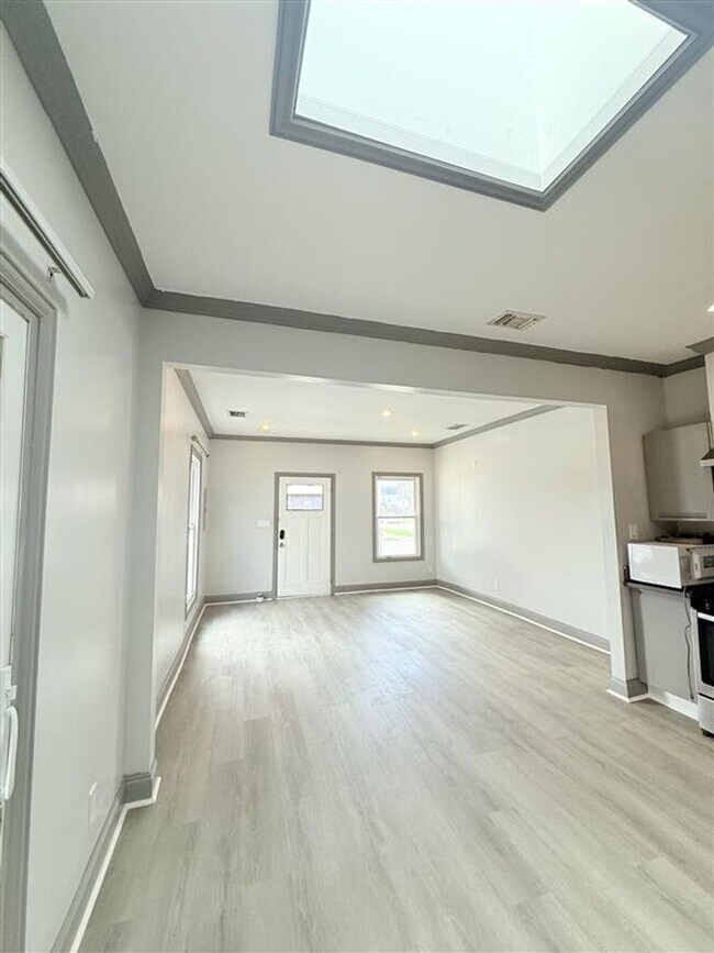 Building Photo - 941-941 Bayonne St