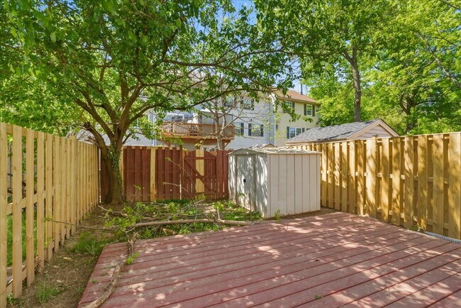 Building Photo - Comfortable Single-Family Home with Functional Layout and Outdoor Space