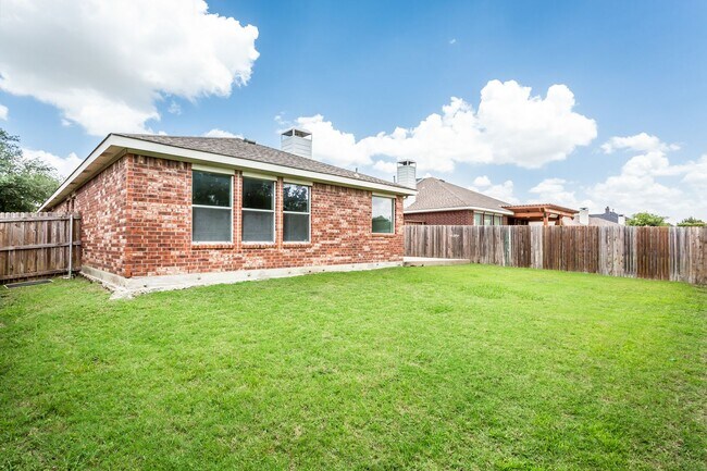 Building Photo - 4 Bedroom 2 Bath Home for Rent