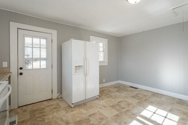 Building Photo - 209 S Moss Ave