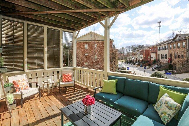 Building Photo - 2114 W Village Xing