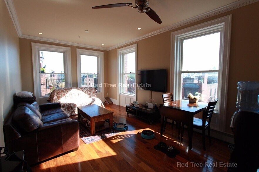 Building Photo - 483 Beacon St