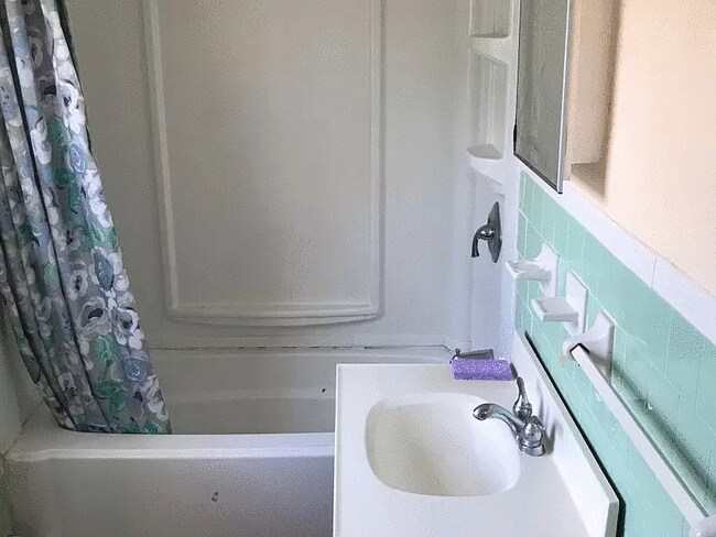 Building Photo - 2211 Victoria Blvd