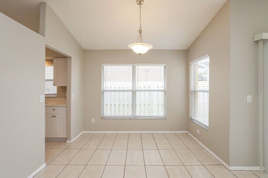 Building Photo - 13318 Greenpointe Dr