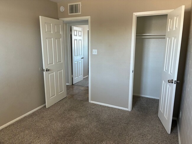 Building Photo - Spacious 4 BR 2BA w/ Large Lot in Paradise Valley!!  Located at 36th St and Greenway