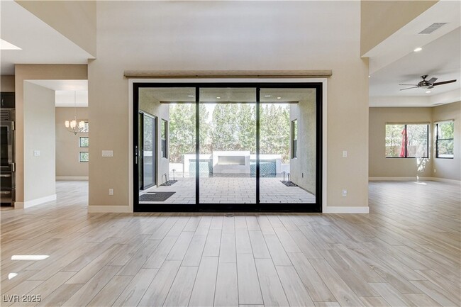 Building Photo - 64 Grey Feather Dr
