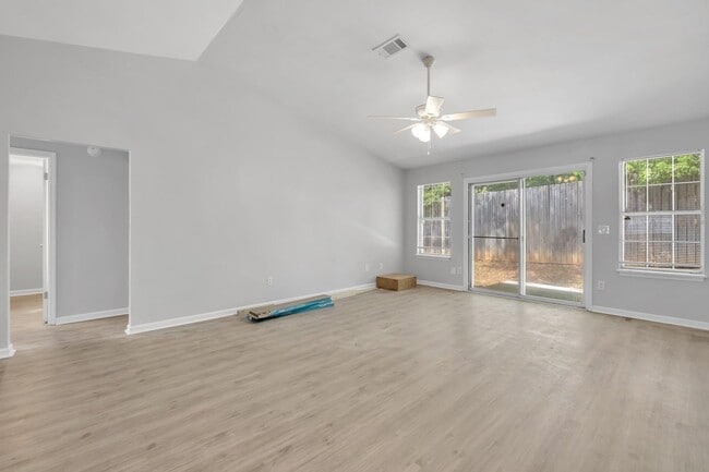 Building Photo - 700 Liberty St