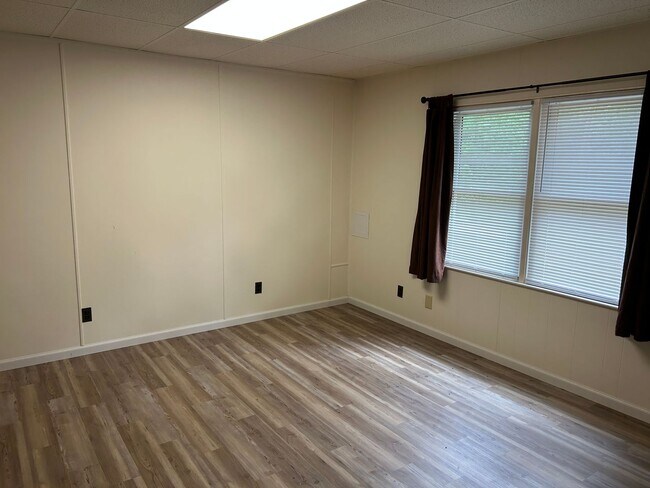 Building Photo - 109 Cedar Trails Ct
