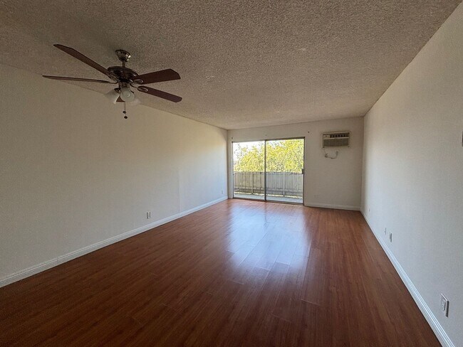 Building Photo - 124