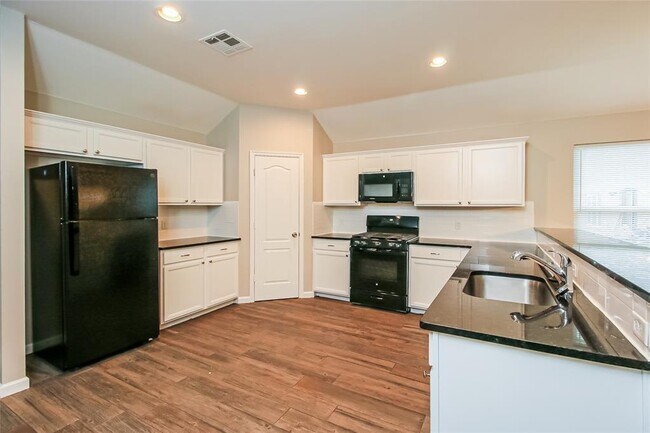 Building Photo - 7108 Meadow Lake Dr