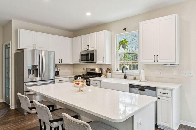 Building Photo - 4 Bedroom, 2.5 Bathroom Home in The Refuge at Ravenel - Ravenel