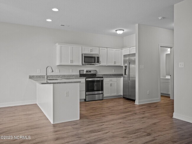 Building Photo - 227 Verrazzano Ln