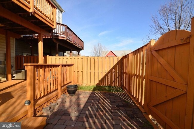 Building Photo - 43799 Maison Blanc Square