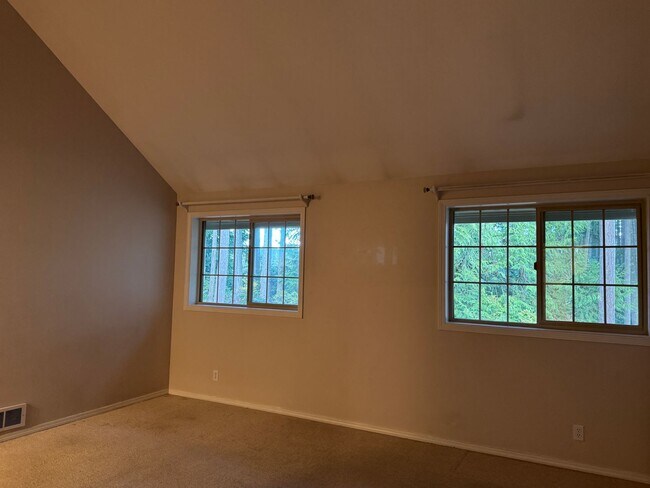 Building Photo - Poulsbo - perfectly charming 2 story with main floor primary suite