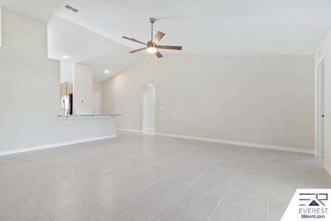 Building Photo - 18 Bressler Ln