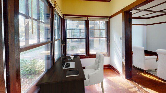 Sunroom Bonus Space! - The Badger Den Apartments on Kendall