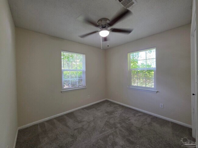 Building Photo - 4925 La Ceiba Dr