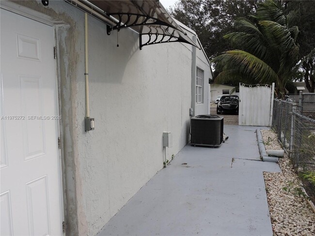 Building Photo - 551 E 39th St