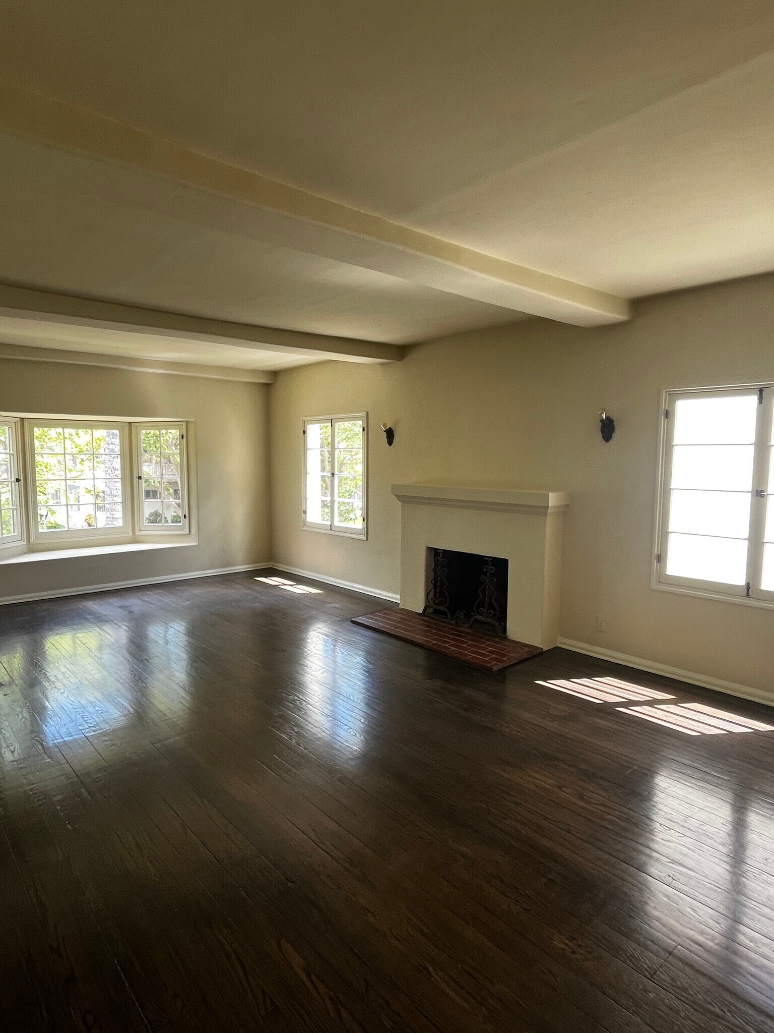 Building Photo - 189 S Martel Ave