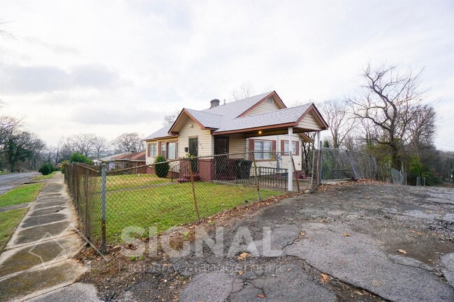 Building Photo - 1932 Portage Ave