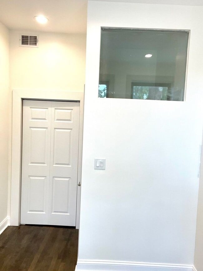 Building Photo - 3009 S Parnell Ave