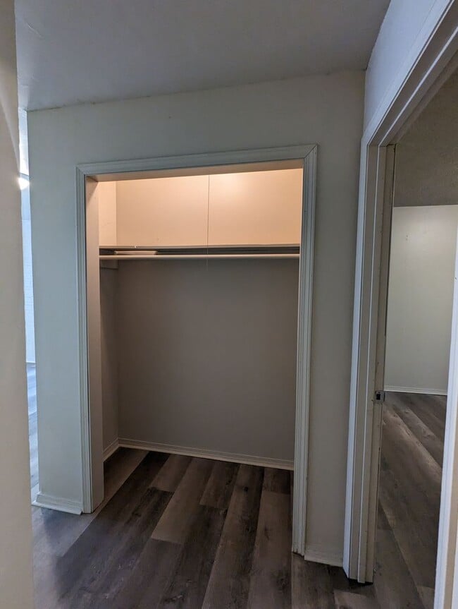 Building Photo - Upstairs 2 Bedroom Apartment - Remodeled May 2023