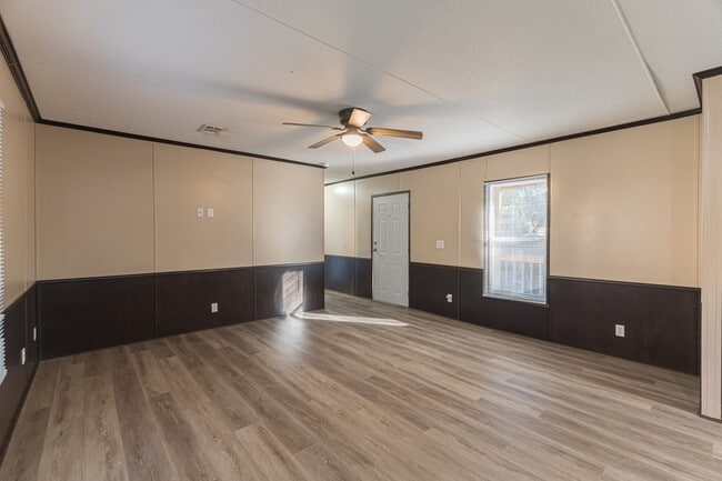 Building Photo - 13154 S Lee Shore Dr