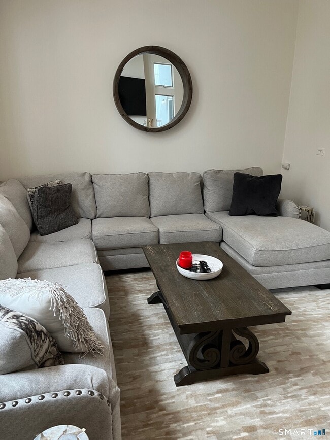 Building Photo - 6 Timberline Dr