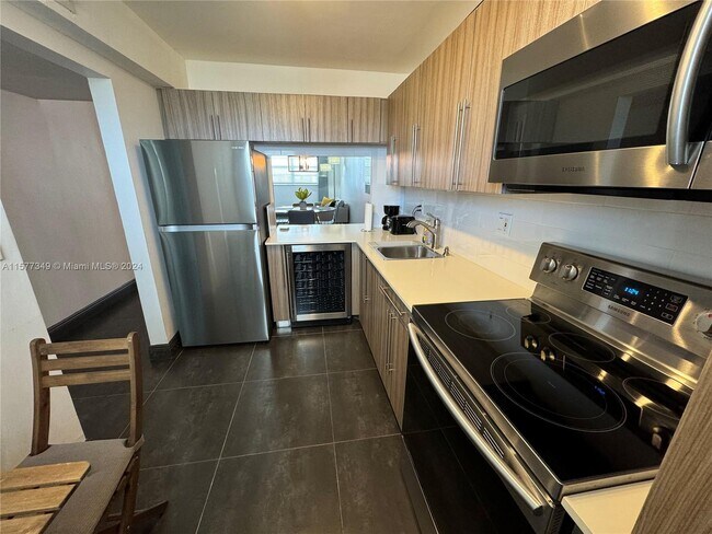 Building Photo - 2903 N Miami Beach Blvd