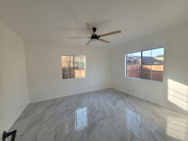 Building Photo - 10138 Arleta Ave