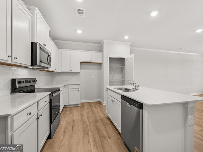 Building Photo - 6741 Leigh St