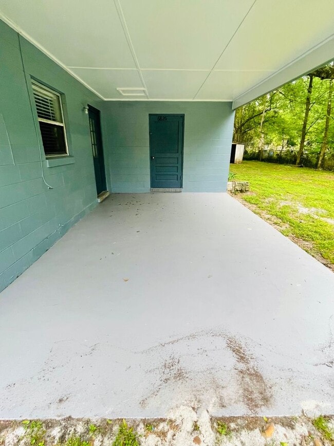 Building Photo - Renovated 3/1 house in SW Gainesville!