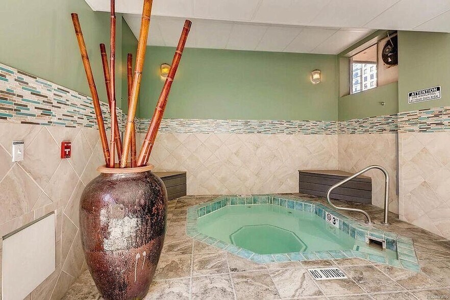 Hot tub - 2 Adams St
