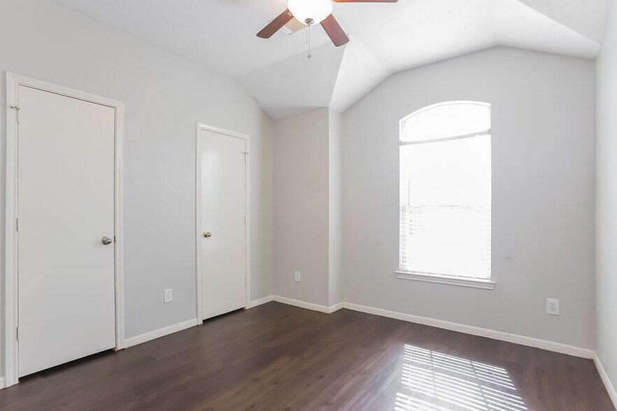 Building Photo - 3606 Evergreen Square Tr