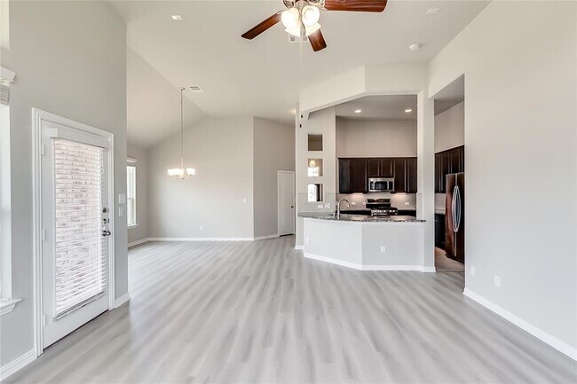 Building Photo - 505 Palmilla St