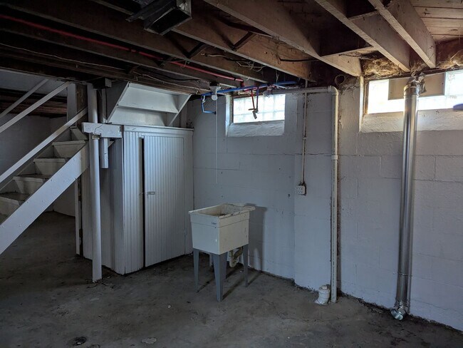 Building Photo - 9994 Vaughan St