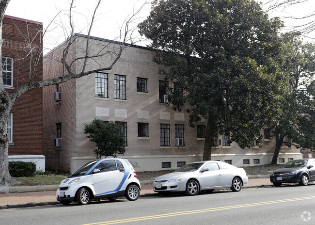 Building Photo - 3435 R St NW