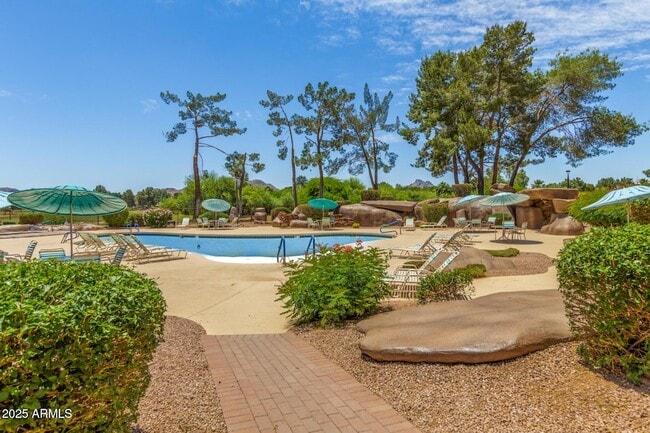 Building Photo - 4303 E Cactus Rd