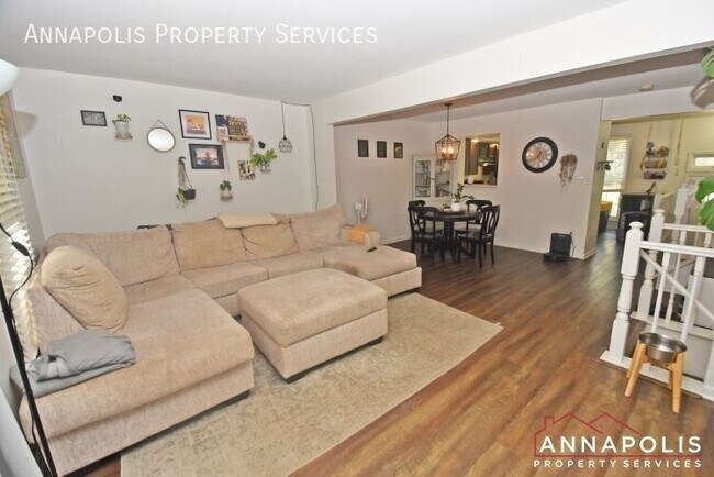 Building Photo - 2110 Commissary Cir