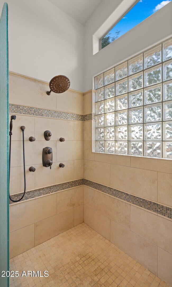 Building Photo - 5910 E Cielo Run S