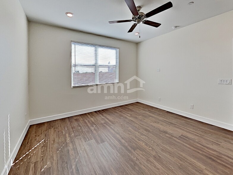 Building Photo - 5925 W Columbine Dr