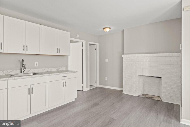 Primary Photo - 1004-6 S 52nd St