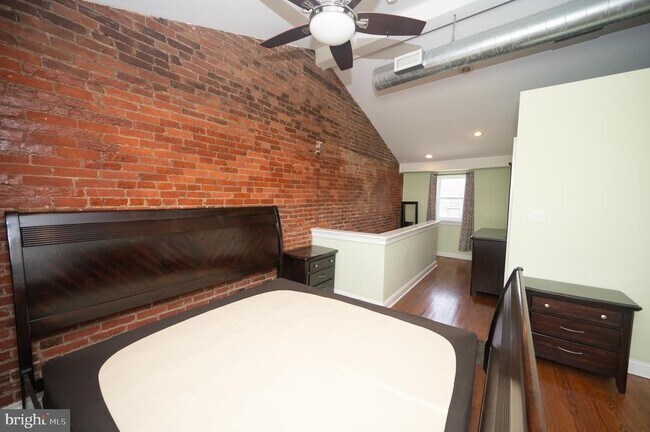 Building Photo - 703 Annin St