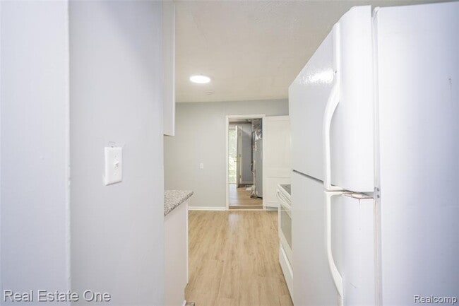 Building Photo - 22675 Santa Maria St