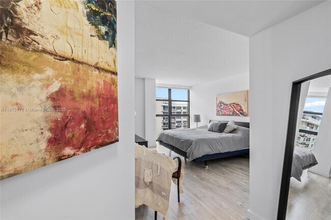 Building Photo - 5757 Collins Ave