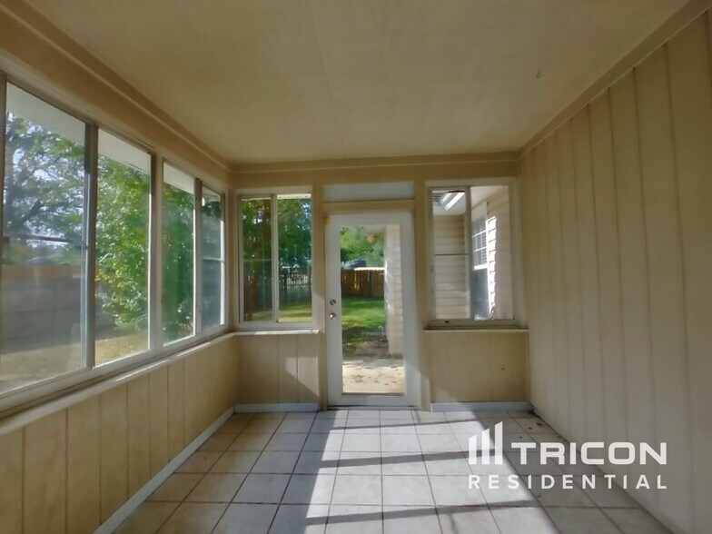 Building Photo - 84092 St James Ct