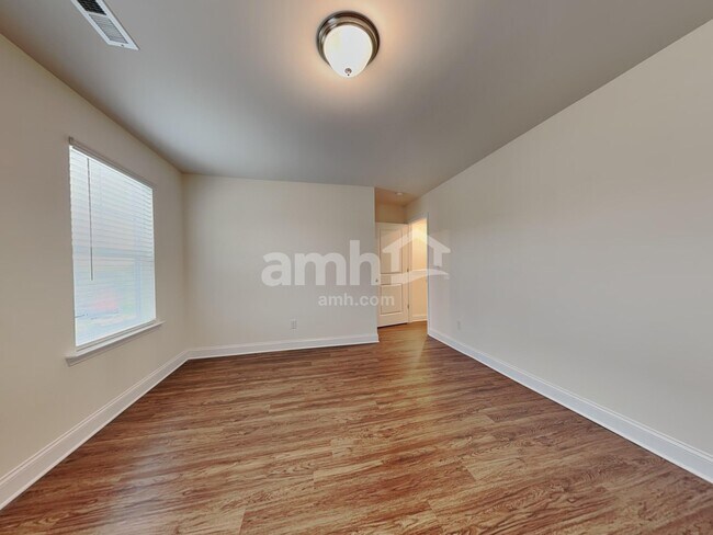 Building Photo - 4934 Trayton Ave